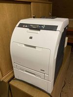 Occasion hp Color Laserjet CP 3505x mit zusatz Papierfach