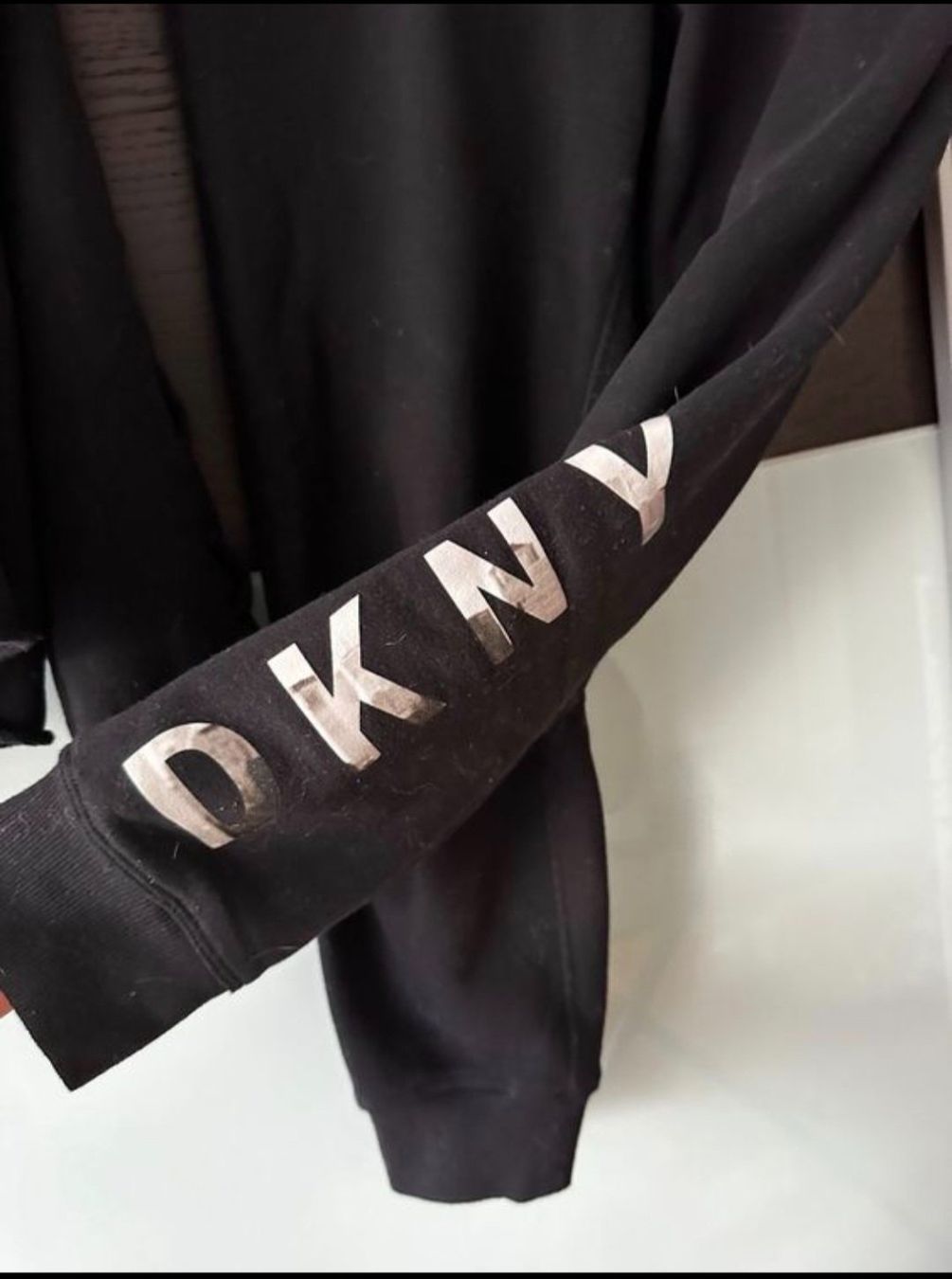DKNY Anzüge & Kostüme: Lässiger Trainer schwarz von DKNY Gr. M – Neu (gemäss Beschreibung) aus Huttwil von DealAlpina 3