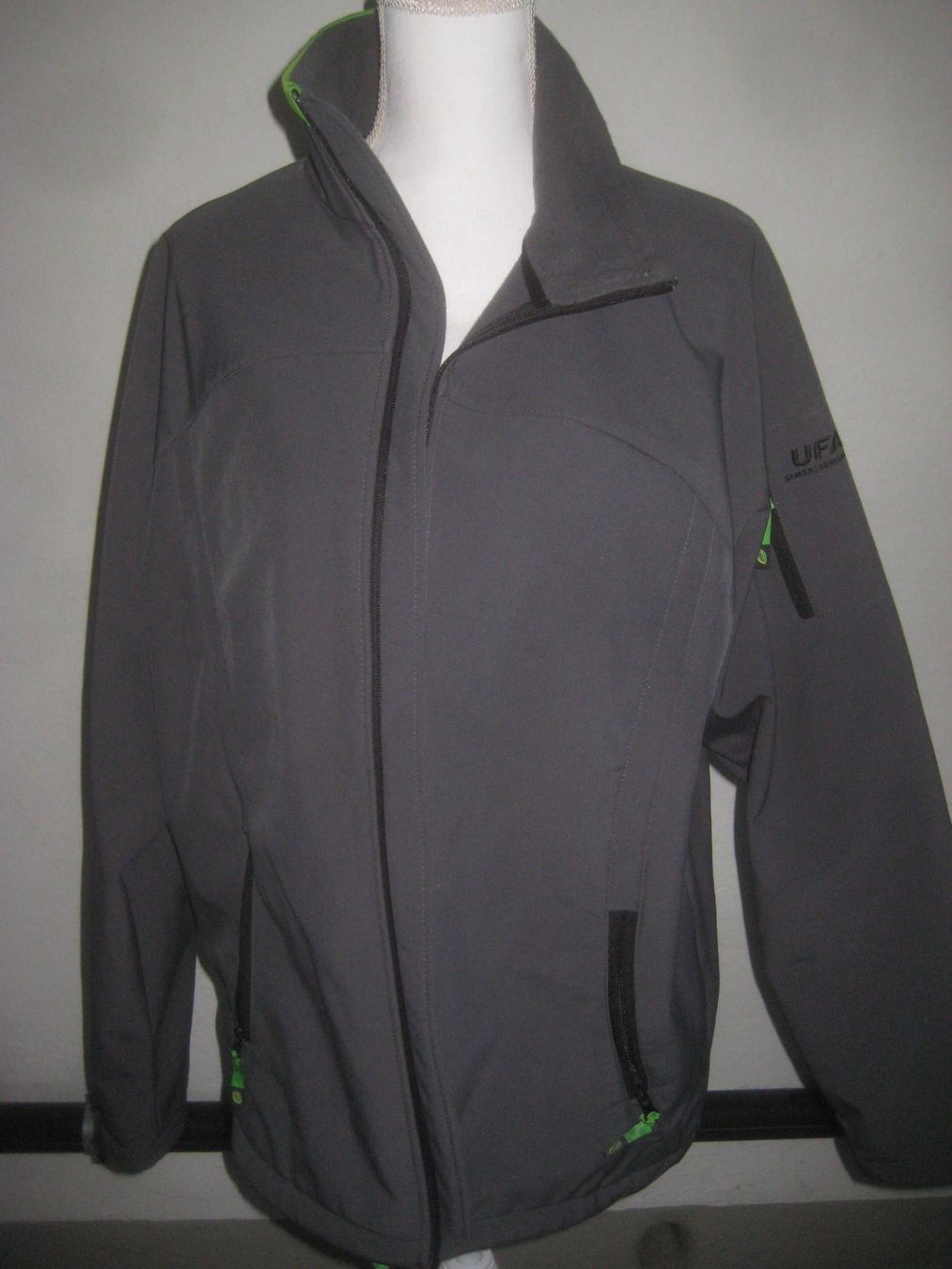 Jacken: JACKE – Gebraucht aus Uster von flocke1