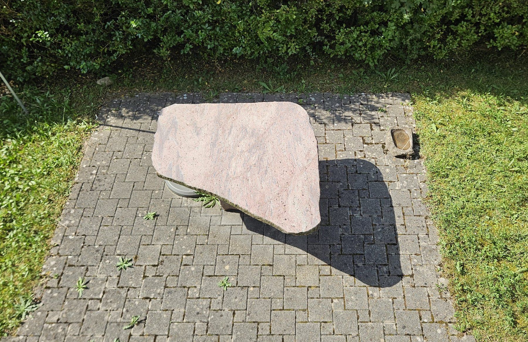 Tische: Gartentisch aus Granit – Gebraucht aus Thun von railpek 1