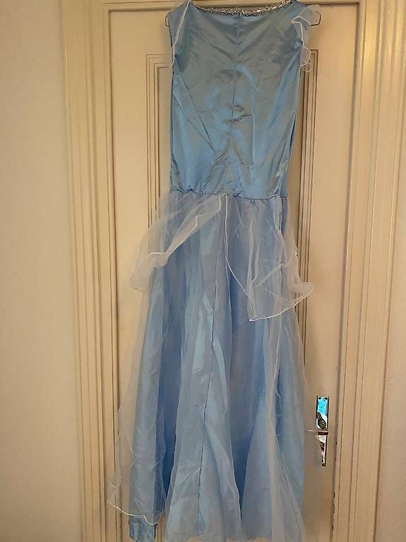 Kleider: Robe Cendrillon, état: neuve, taille grande L – Gebraucht aus Lausanne von DDPB 2