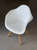 2x Replica des Eames Plastic Armchairs DAW