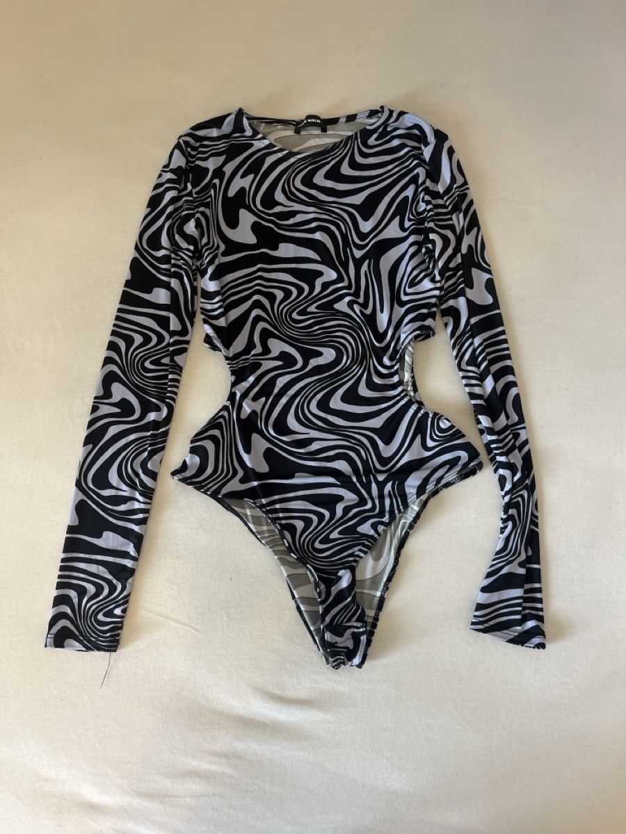 Tally Weijl Top: Body mit Muster, Grösse S mit Seitenausschnitte – Nuovo (secondo la descrizione) da Zofingen venduto da Annika.15