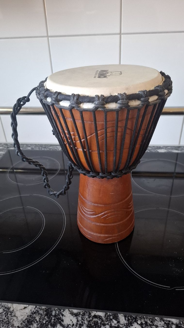 Strumenti musicali: Kinder-Djembe – Usato da Dietikon venduto da zweiumzug