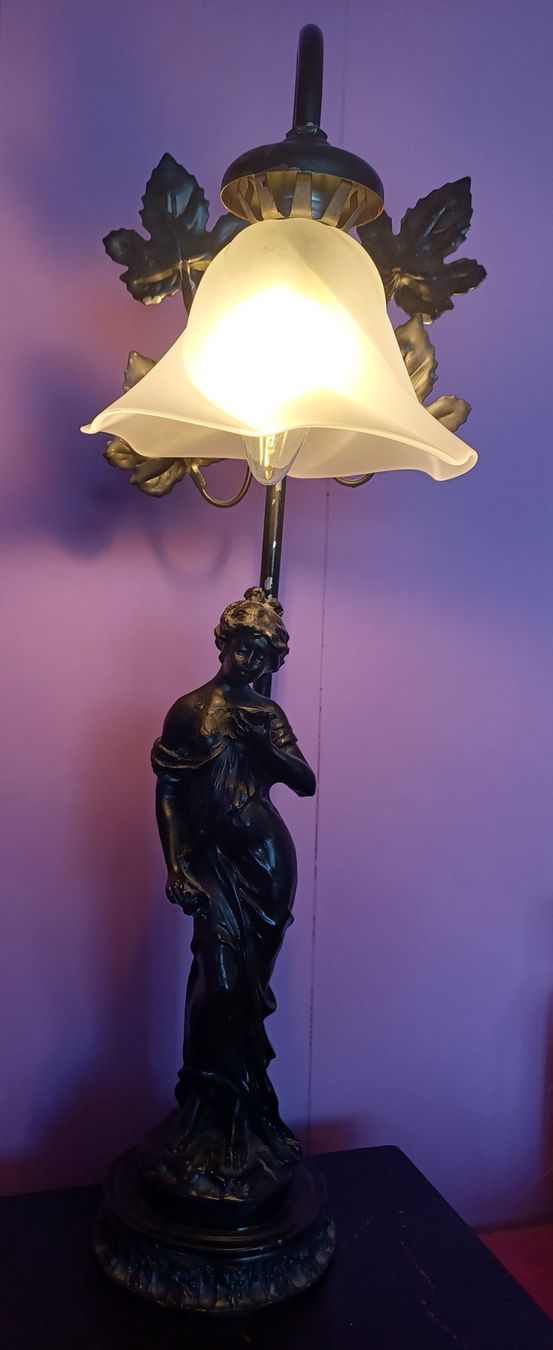 Lampade: Antike Jugendstil Lampe mit Frauenfigur – Usato da Nassen venduto da verrueckt 1
