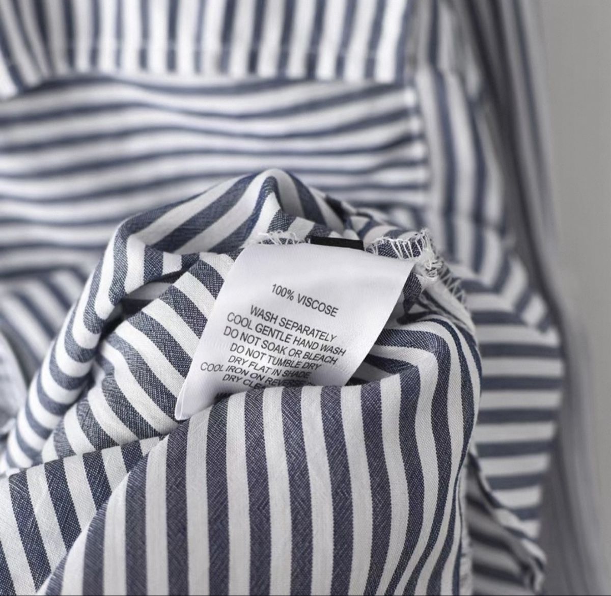 Camicette: Damen Hemd gestreift 100% Viskose Grösse S – Nuovo e nell'imballaggio originale da Veyras venduto da ValClasse 3