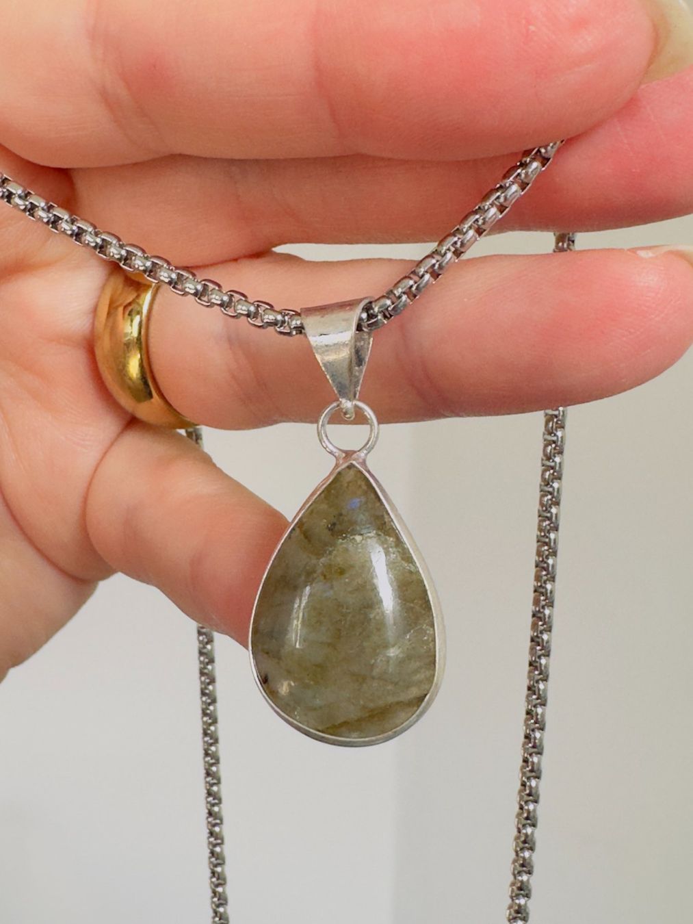 Ketten: Fashionable labradorite necklace – Neu und originalverpackt aus Genève von AGBERG 4