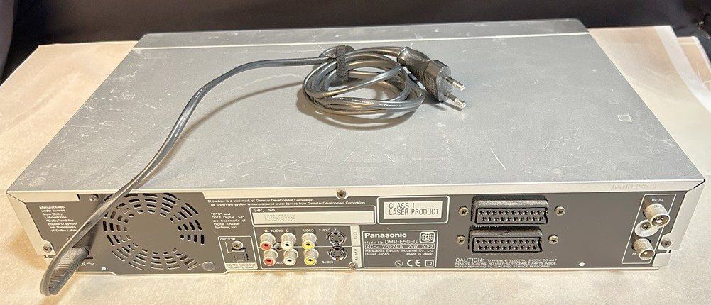 Panasonic Sistemi audio & multimediali: Panasonic DVD-Recorder DMR-E50 – silber – Usato da Buchs SG venduto da LogistikBuchs 1