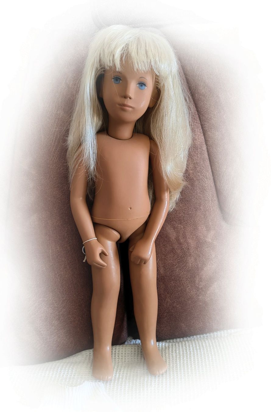 Sasha Morgenthaler Puppen: 109 - 4 Sasha Blonde Kilt mit silber Blombe – Gebraucht aus Schmitten FR von Rimonimus 7