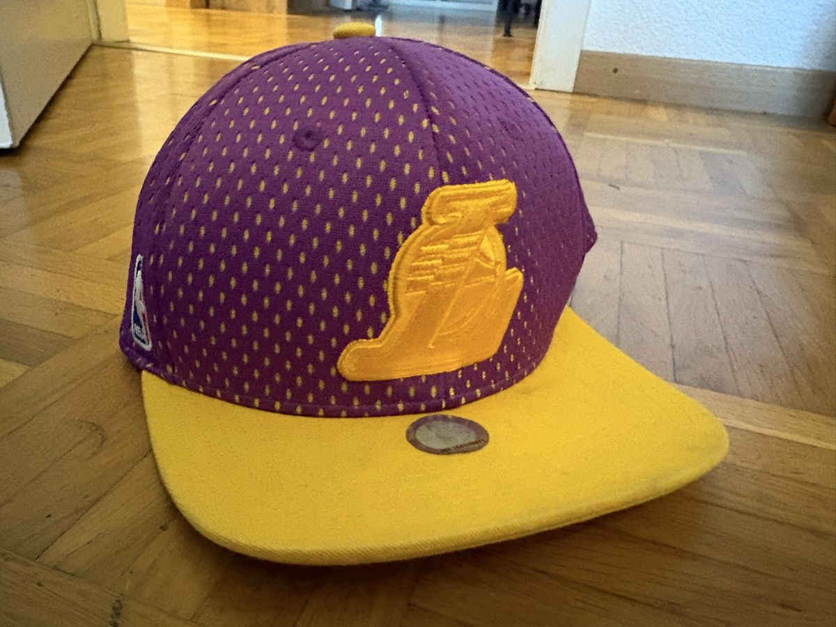 Chapeaux, bonnets & casquettes: Casquette plate des Lakers – D'occasion à Monthey par wen_x88k