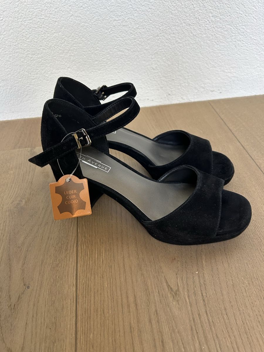 Scarpe da donna: Sandaletten mit Blockabsatz Gr. 38 – Nuovo e nell'imballaggio originale da Busswil BE venduto da Lela0810 1