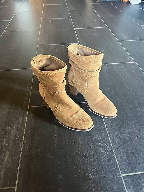 Damenschuhe: Braune Stiefelette/Stiefel Gr. 40 – Gebraucht aus Greppen von MaIrim
