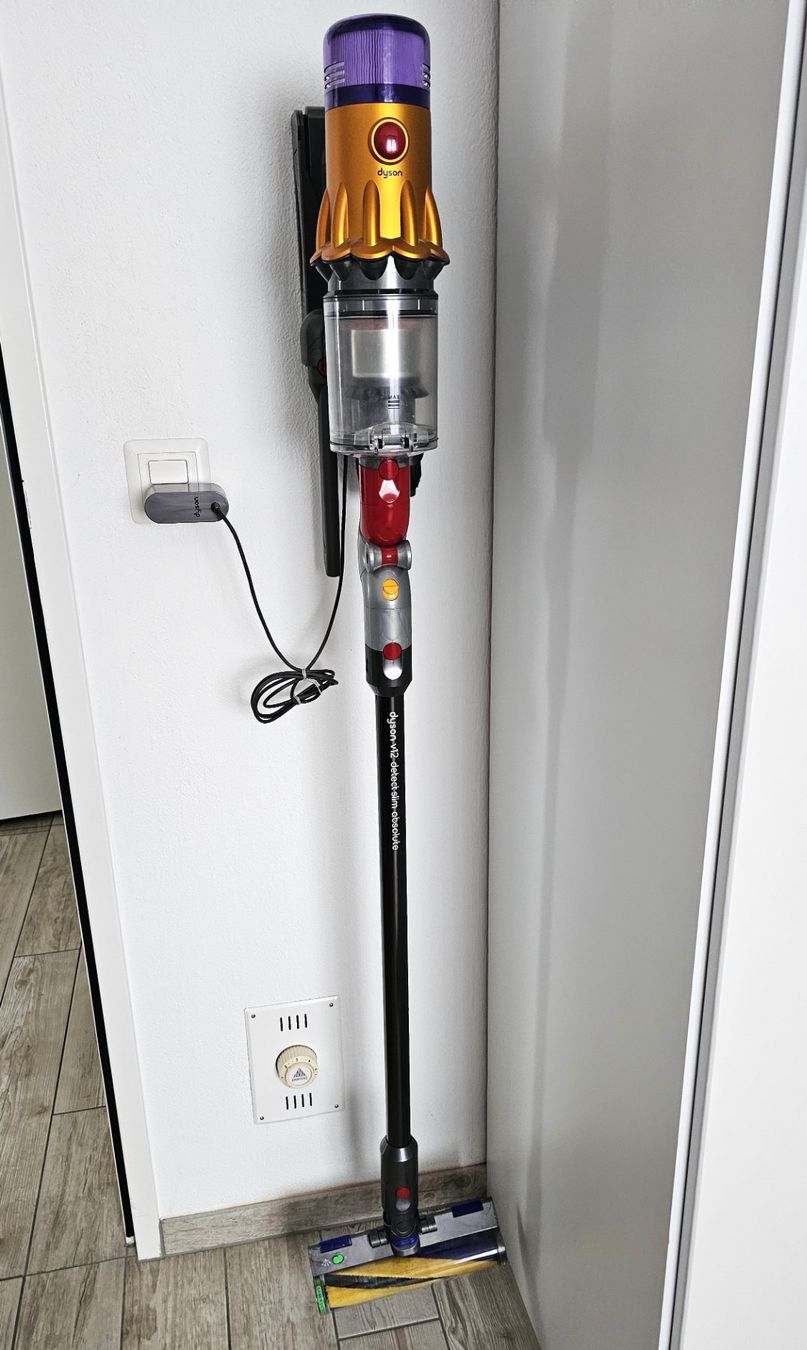 Dyson Staubsauger & Zubehör: Dyson V12 Slim Absolute – Gebraucht aus Trimmis von taroca01