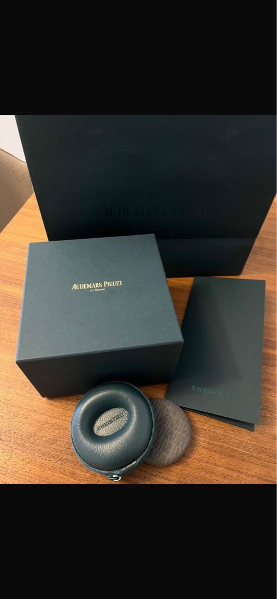 Audemars Piguet Uhren: Audemars Piguet Royal Oak UNWORN FULLSET – Neu und originalverpackt aus Basel von isa_9qrz 2