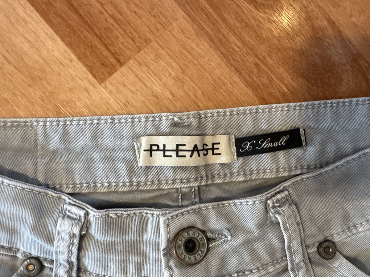 Please Jeans Pantaloni: PLEASE Jeans, Gr. XS, hellgrau, einf. Brustweite 34.5 cm – Usato da St.Gallen venduto da maierm01 1