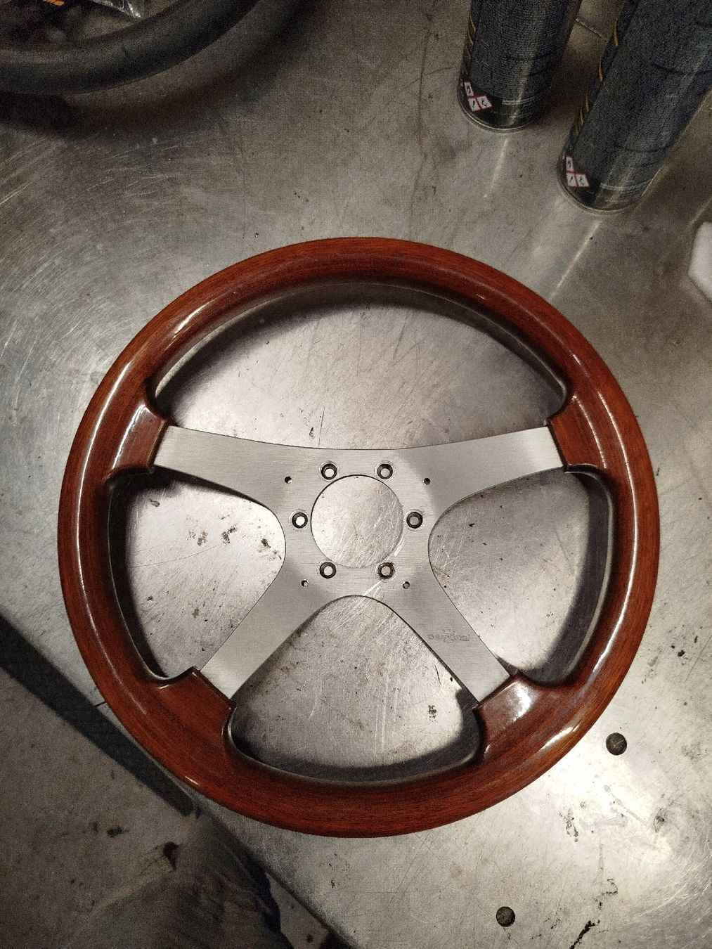 Toutes les pièces auto: Volant bois Personal – D'occasion à Flanthey par Unforgiven