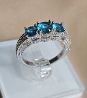 Eleganter Ring mit blauem Topas, 925 versilbert, Gr. 9