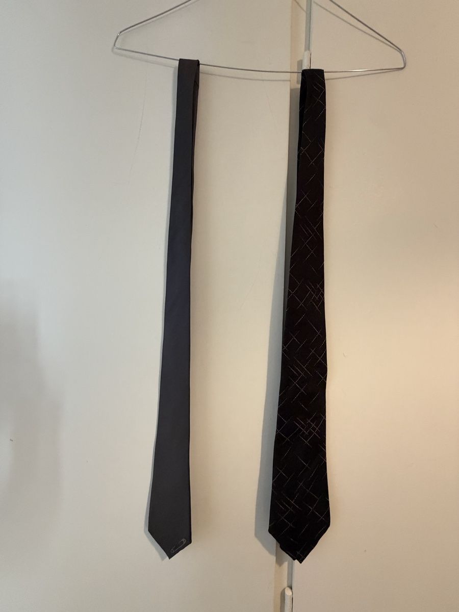 Saint Laurent Krawatten: Set di 2 cravatte Saint Laurent – Gebraucht aus Lugano von can_xdd8