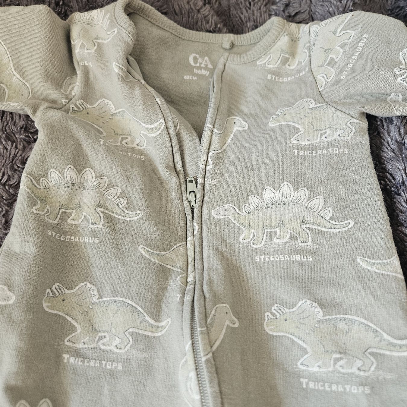 C&A Pigiama & Simili: Baby Schlafstrampler mit Dinosauriern, Grösse 62 – Nuovo (secondo la descrizione) da Herrliberg venduto da daki0017 1