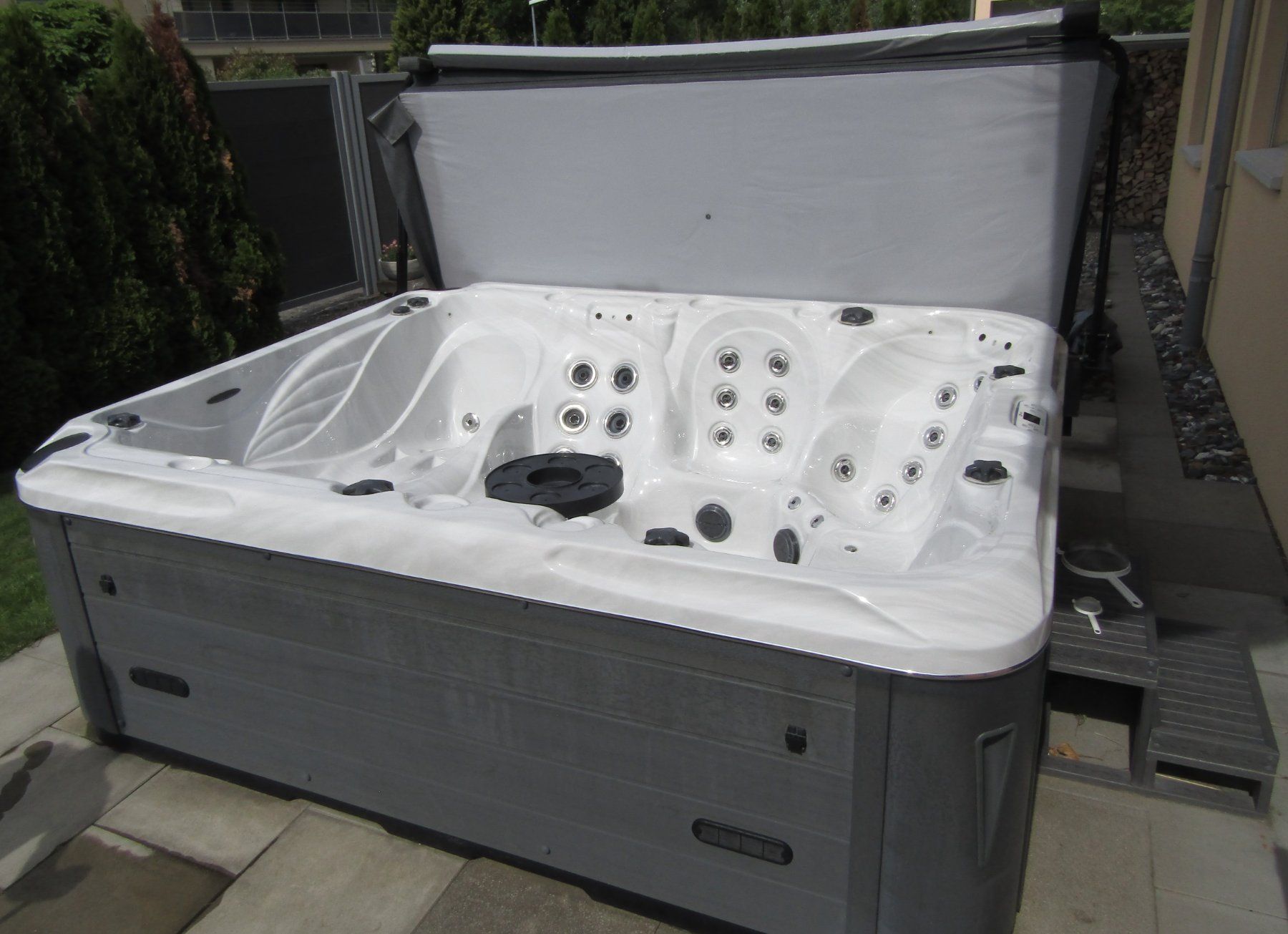 Whirlpool: Whirlpool Outdoor mit 6 Plätzen – Gebraucht aus Schänis von Regula1977 6