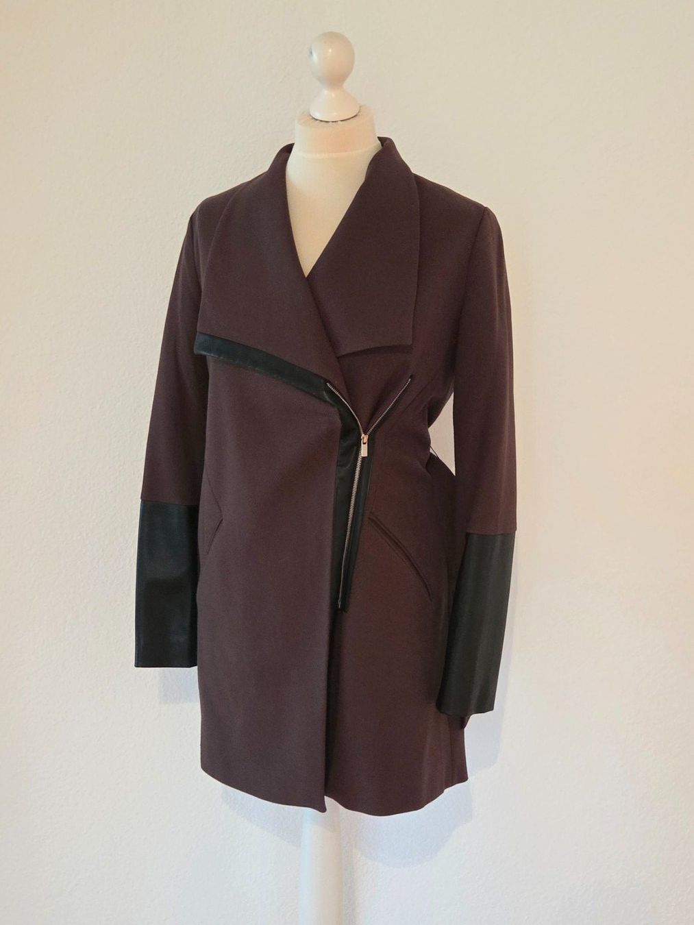 Bershka Giacche: Jacke Bershka – Usato da Wängi venduto da Bibo4. 5