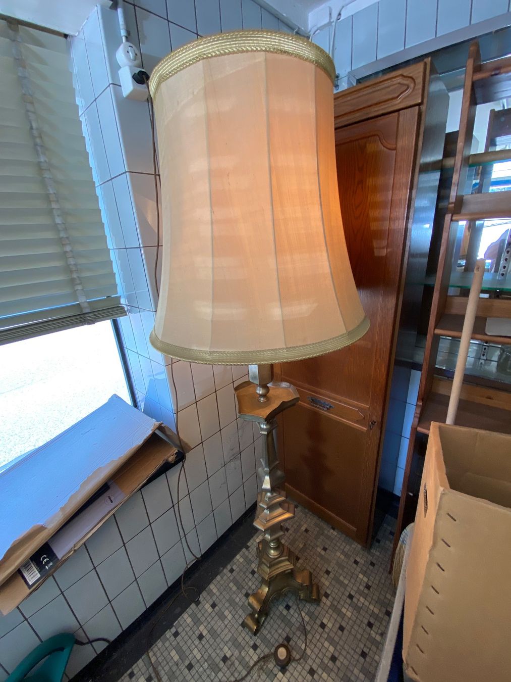 Lampade: Stehlampe Messing Jugendstil mit Schirm, funktionsfähig – Usato da Amden venduto da dubaibaba 2