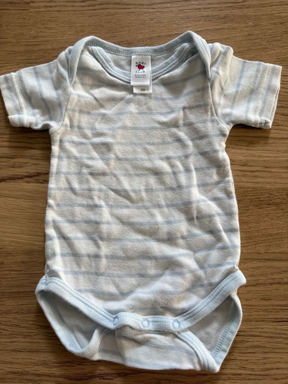 Lotti & Set di vestiti: 4 Body kurzarm Grösse 68 – Usato da Dottikon venduto da dcwidmer 4