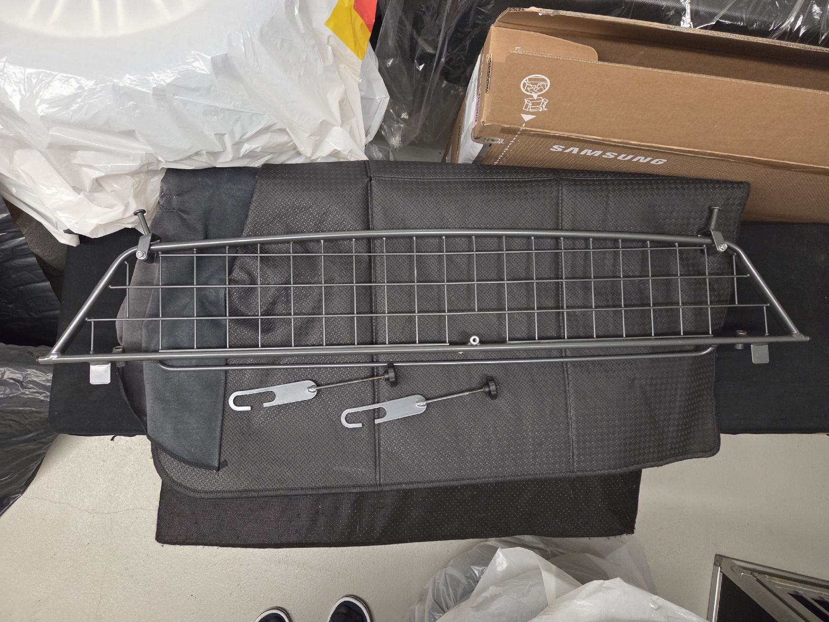 Gabbie, trasporto & Sicurezza: BMW e91 Trenngitter / Hundegitter – Usato da Dintikon venduto da Salentino19822