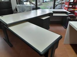 Vendo scrivania ad uso professionale