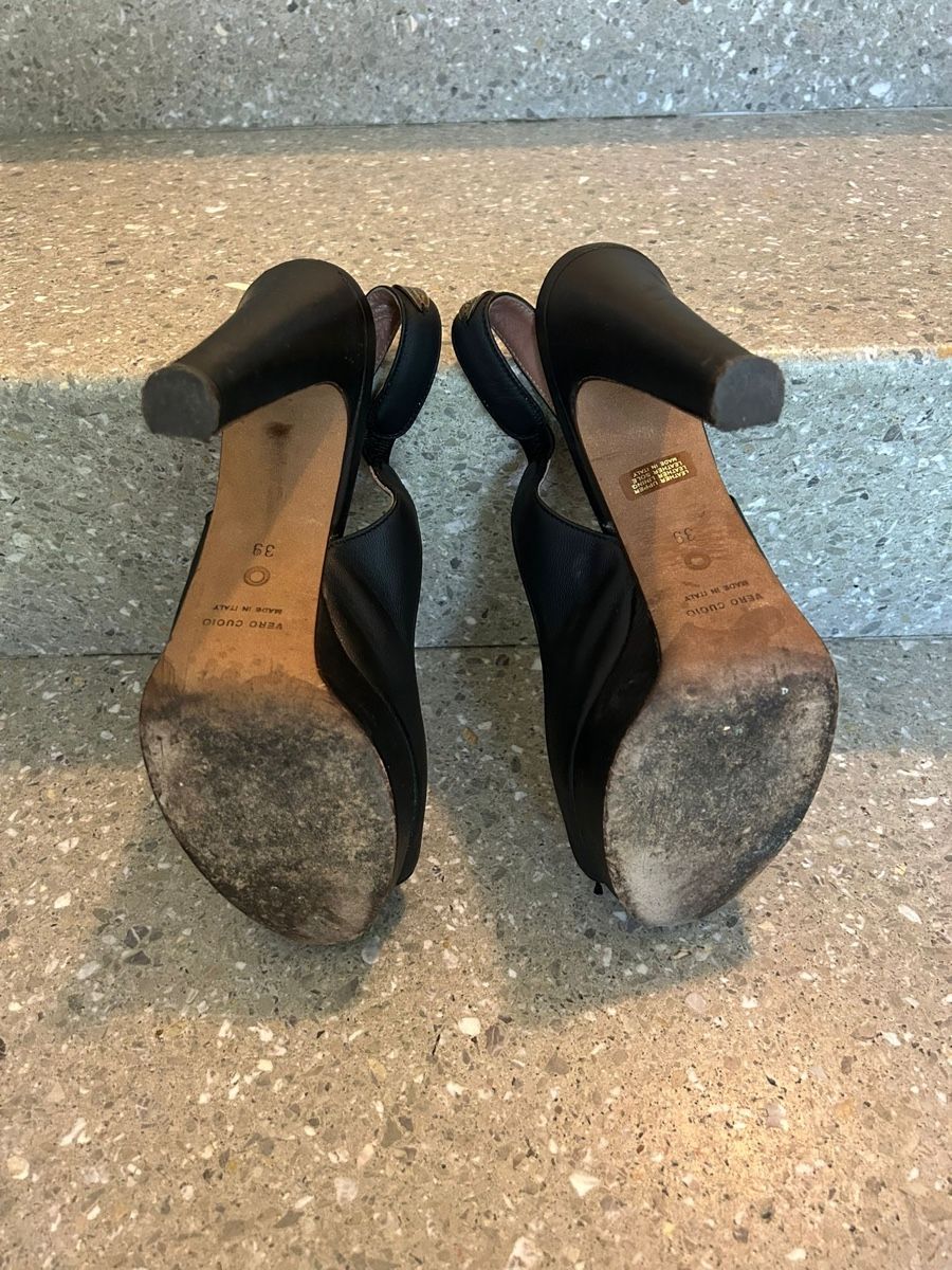 Damenschuhe: Damenschuhe Pumps schwarz Grösse 39 gebraucht – Gebraucht aus Chur von wys_vzr7 2