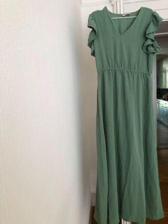 neuwertiges tolles Sommerkleid von Only in Grösse 40