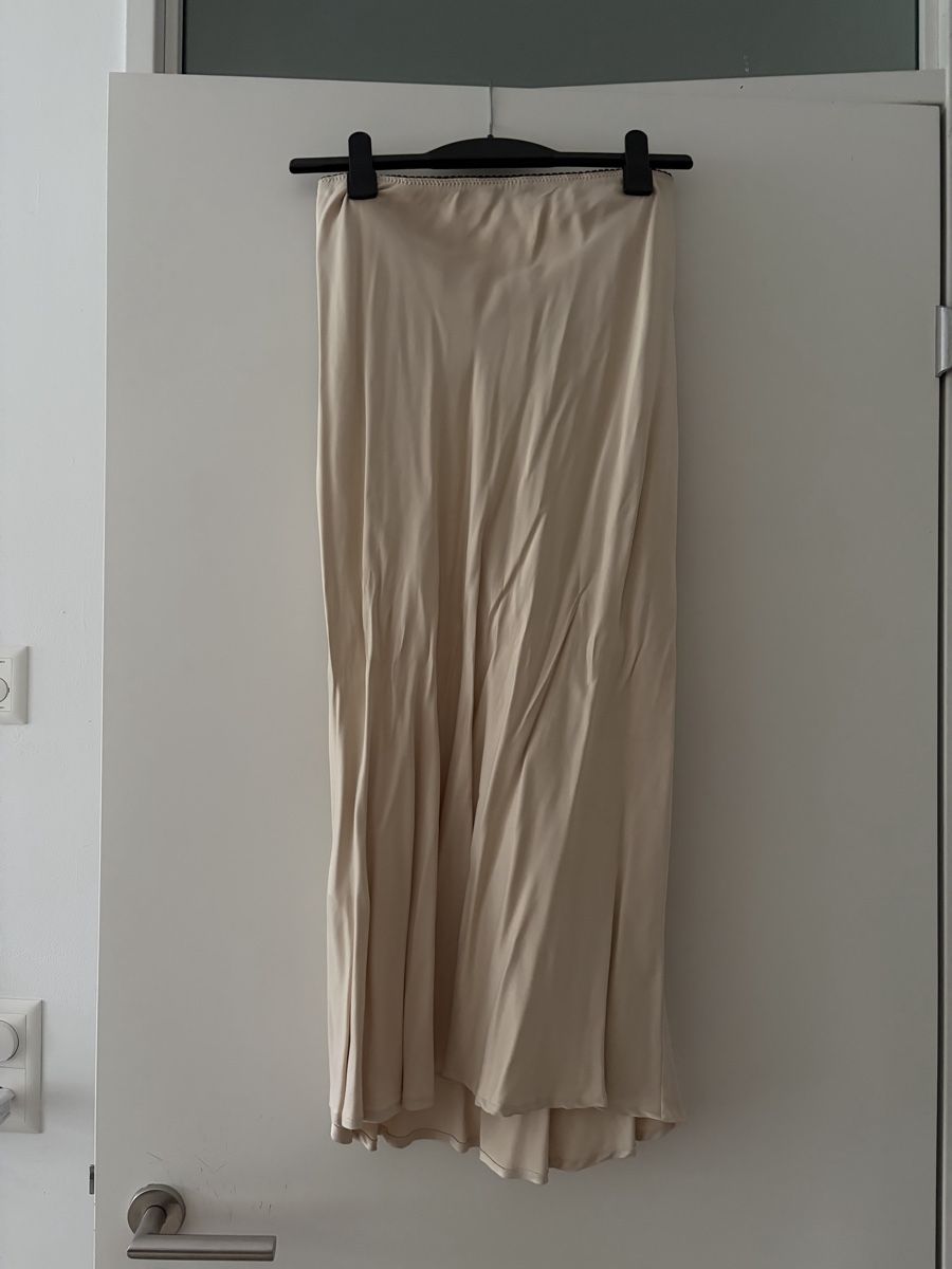Zara Gonne: Zara midi skirt – Nuovo (secondo la descrizione) da Weggis venduto da joe_f65l
