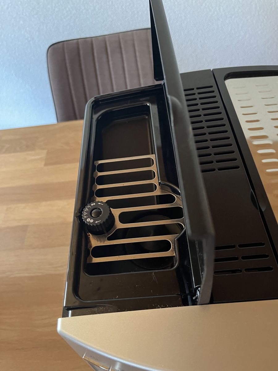 De'Longhi Kaffeemaschinen & Espressomaschinen: Kaffeevollautomat DeLonghi Magnifica silber – Gebraucht aus Sagogn von Crefli 3