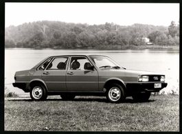 Fotografie Auto Audi 80, Limousine mit e