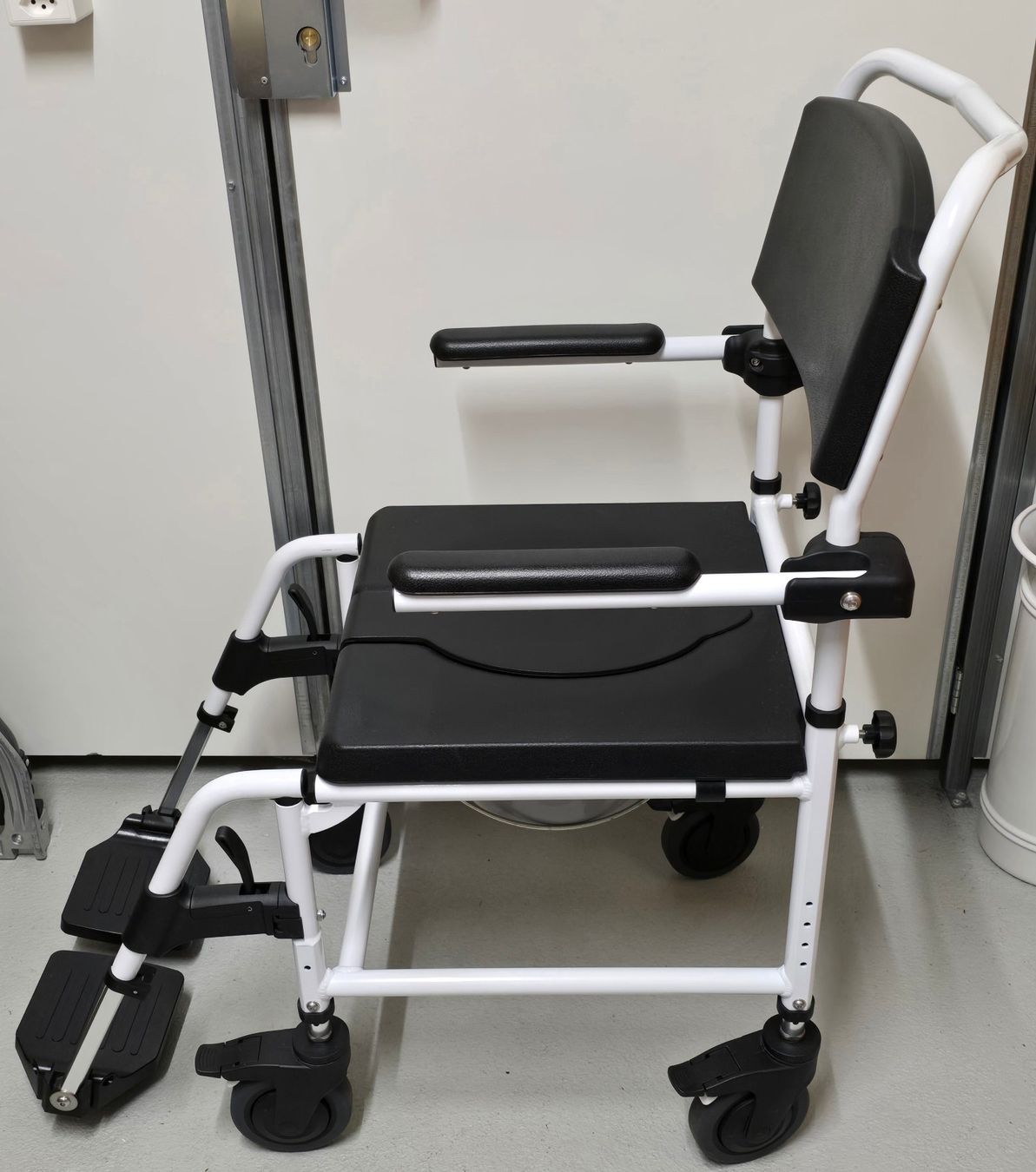 Attrezzature mediche: Dusch- und Toilettenstuhl – Usato da Euthal venduto da Ranke 1