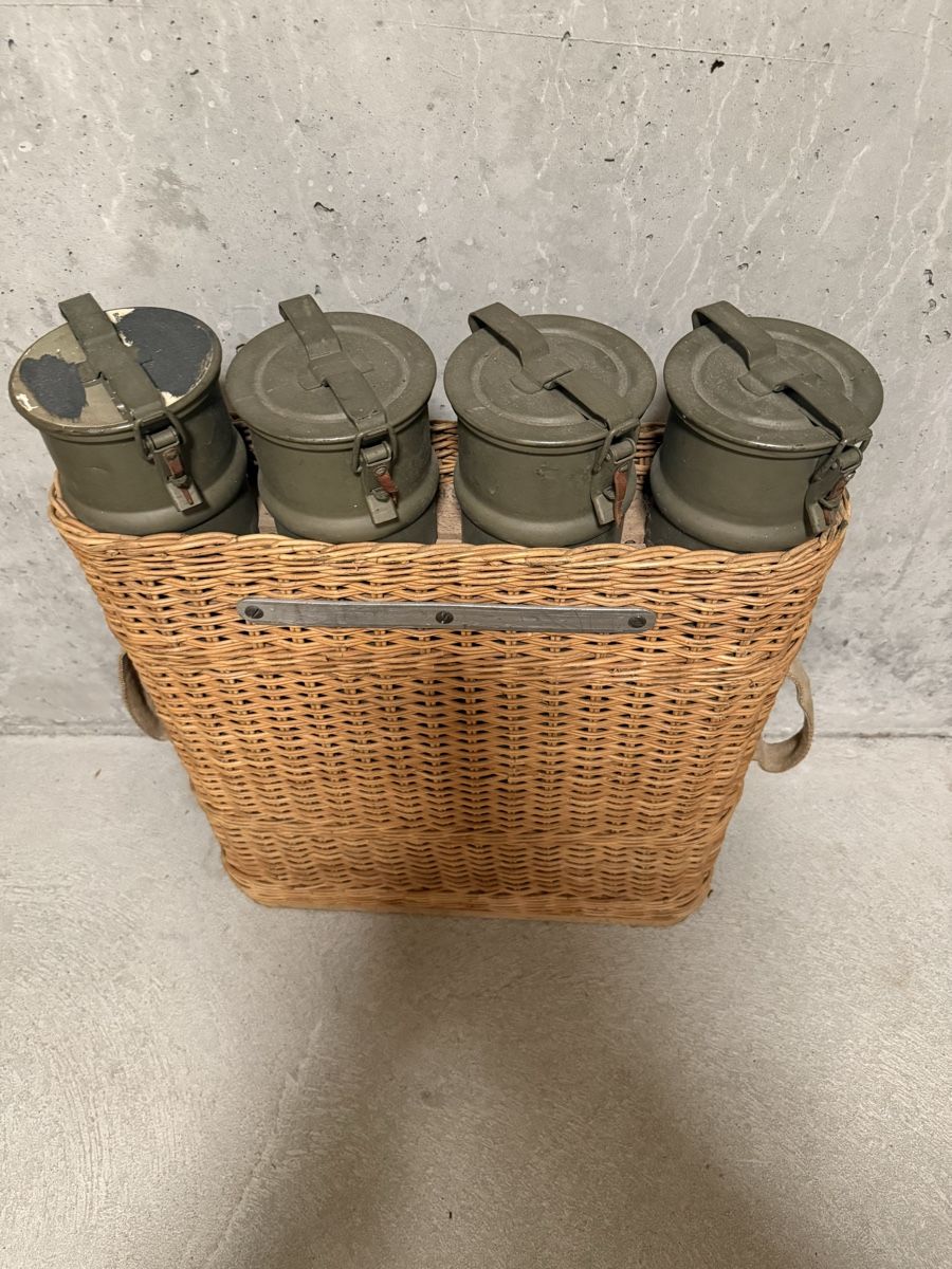 Attrezzatura & Pezzi di ricambio: Vintage Armeekorb Munitionsbehälter, Schweizer Armee Top! – Usato da Bern venduto da Spomme 3