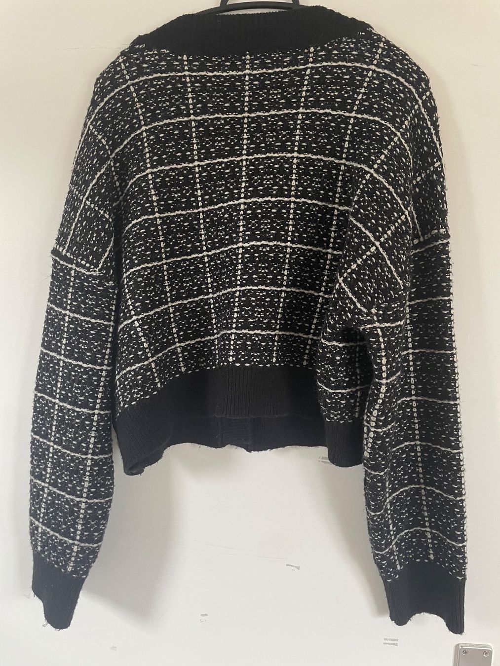 Pullover & Sweatshirts: Schwarze Strickjacke im Karo-Design – Gebraucht aus Aarau von est_x5vz 1