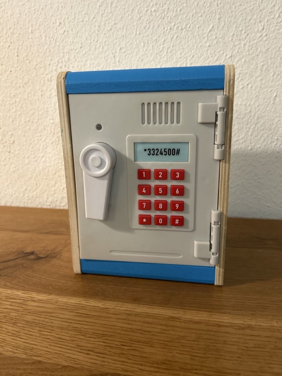 Giocattoli: Kindersafe aus Holz, mit Code – Usato da Oberrieden venduto da Mikleve