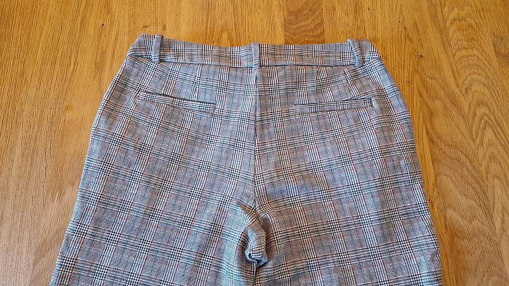 Pantaloni: Hose Esprit – Usato da Sarnen venduto da elawid 1