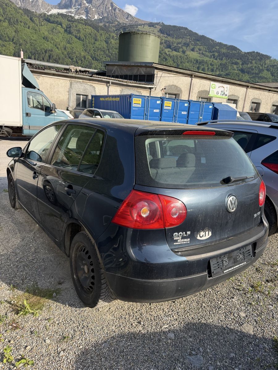VW Autos: VW Golf V 1.6 Benzin  – Gebraucht aus Mollis von BSL10 4