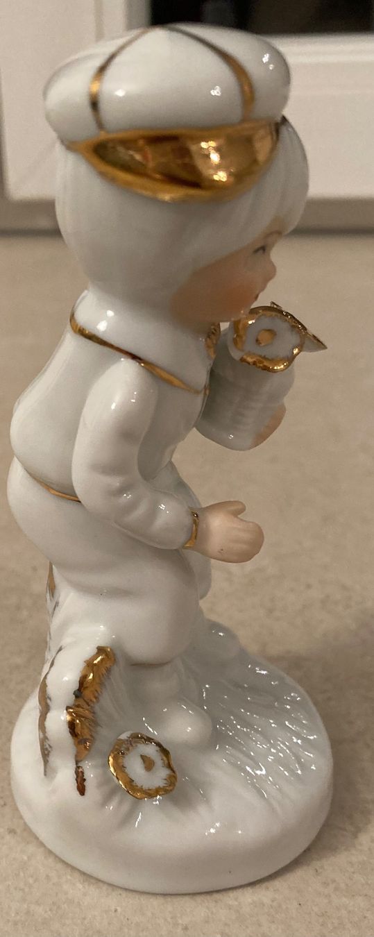 Statuette: Dekorative Figur Knabe mit Blumen, Vintage! – Usato da rheineck venduto da norwegianwood52 5
