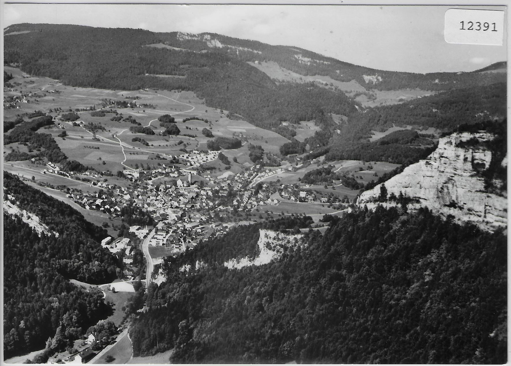 Cartoline postali: Flugaufnahme Mümliswil SO – Antico da Ettingen venduto da Kartenplanet