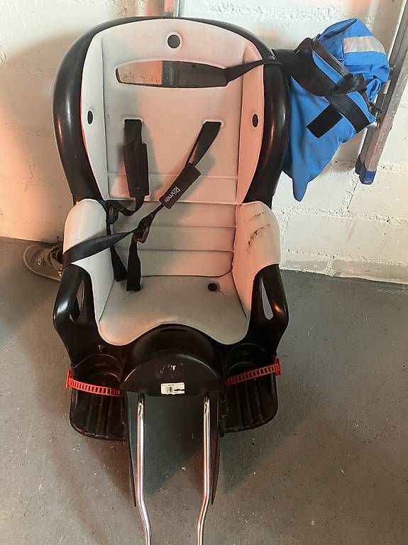 Ersatzteile: Römer jockey mit regenhülle – Gebraucht aus Eschlikon TG von ritschi90