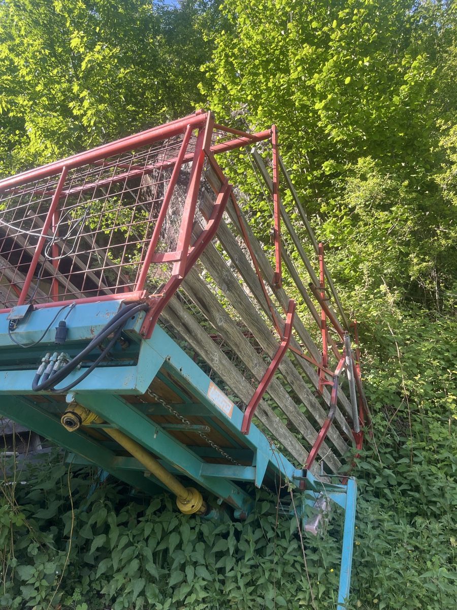 Lüönd Tutte le macchine: LÜÖND Ladegerät – Usato da Guttannen venduto da mei_8vs2