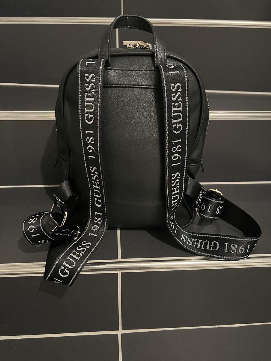 Guess Rucksäcke: Guess Rucksack – Neu (gemäss Beschreibung) aus Heimberg von mira777 1