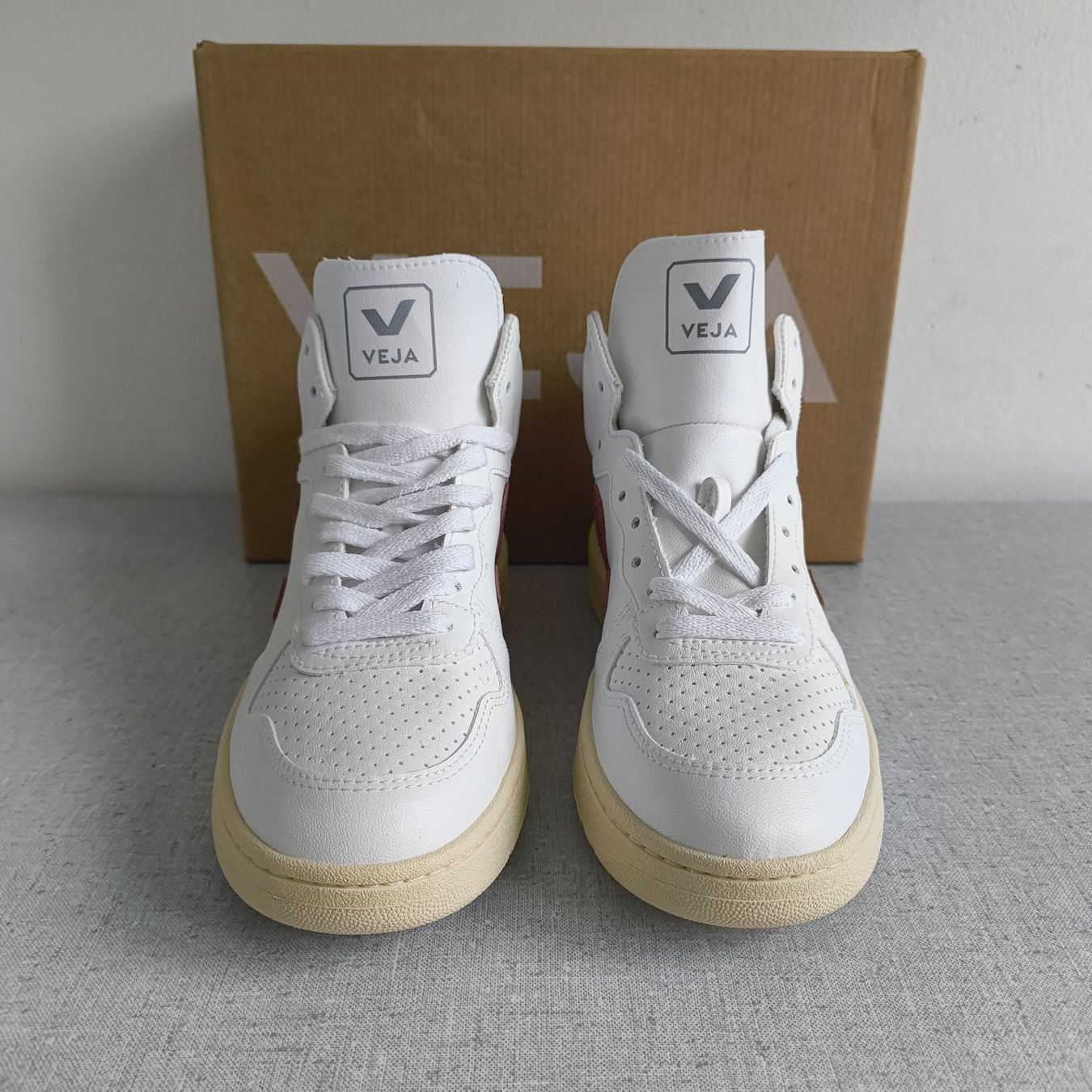 Veja Scarpe da donna: VEJA V15, Grösse US 6, EURO 37 – Nuovo e nell'imballaggio originale da Uitikon Waldegg venduto da PJLS1 1