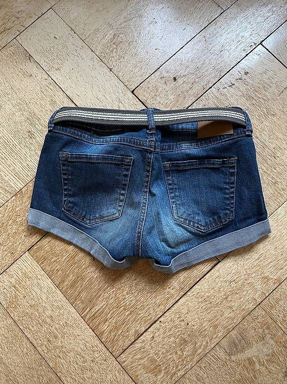 Jeans: Kurze Jeans mit Gurte Gr. 36 – Usato da Bern venduto da tan_2rrh 1