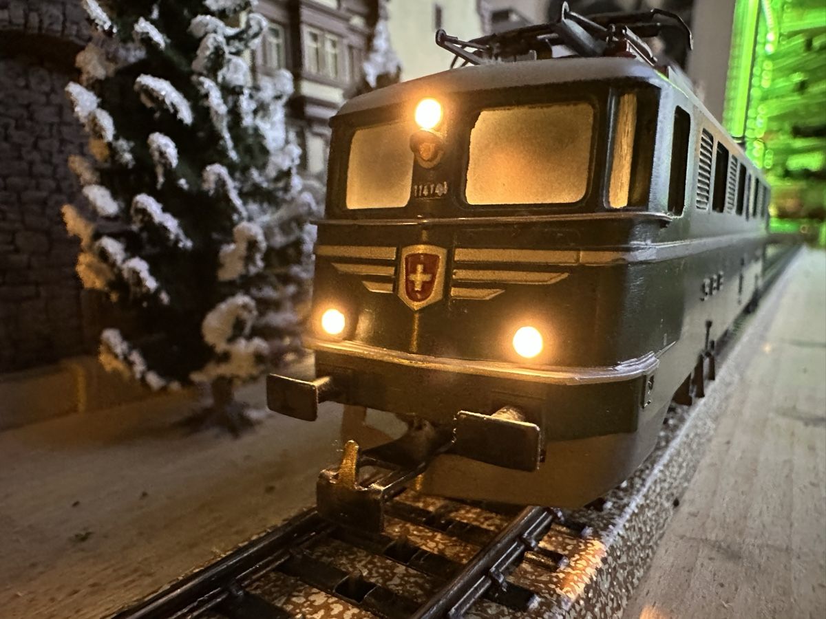 Märklin Modellini di ferrovie: Märklin 3050 SBB Ae 6/6 – Usato da Lupsingen venduto da New-Haven