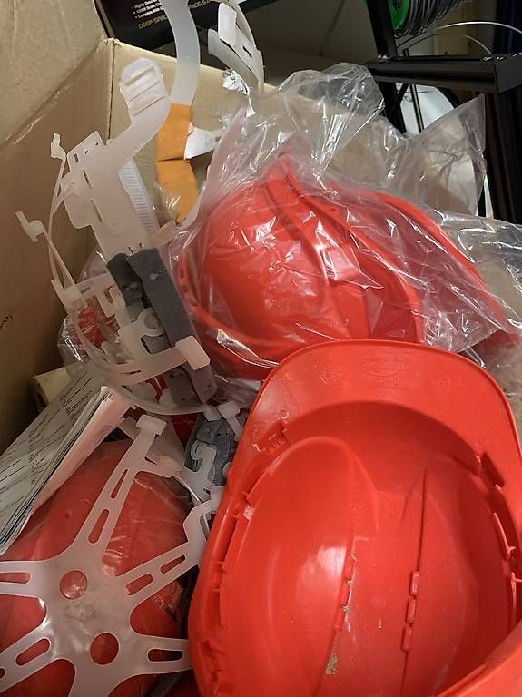 Protezione per viso e udito: Bauhelme – Usato da Muri AG venduto da cag733 2