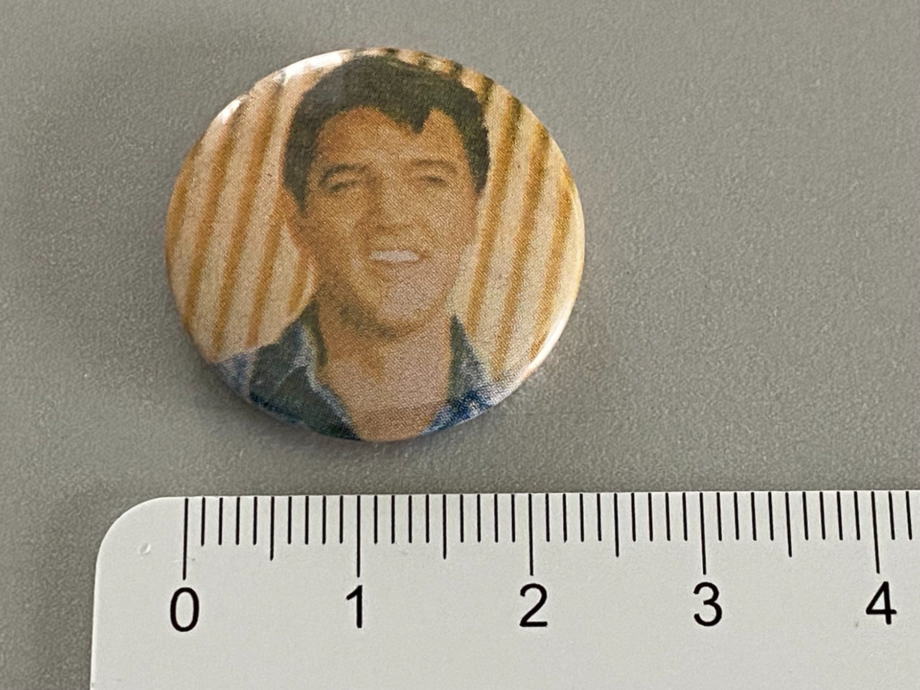 Placchette & Badge: 12x Vintage Elvis Presley Button ca. 2.4cm – Usato da Langwiesen venduto da Restposten-24 7